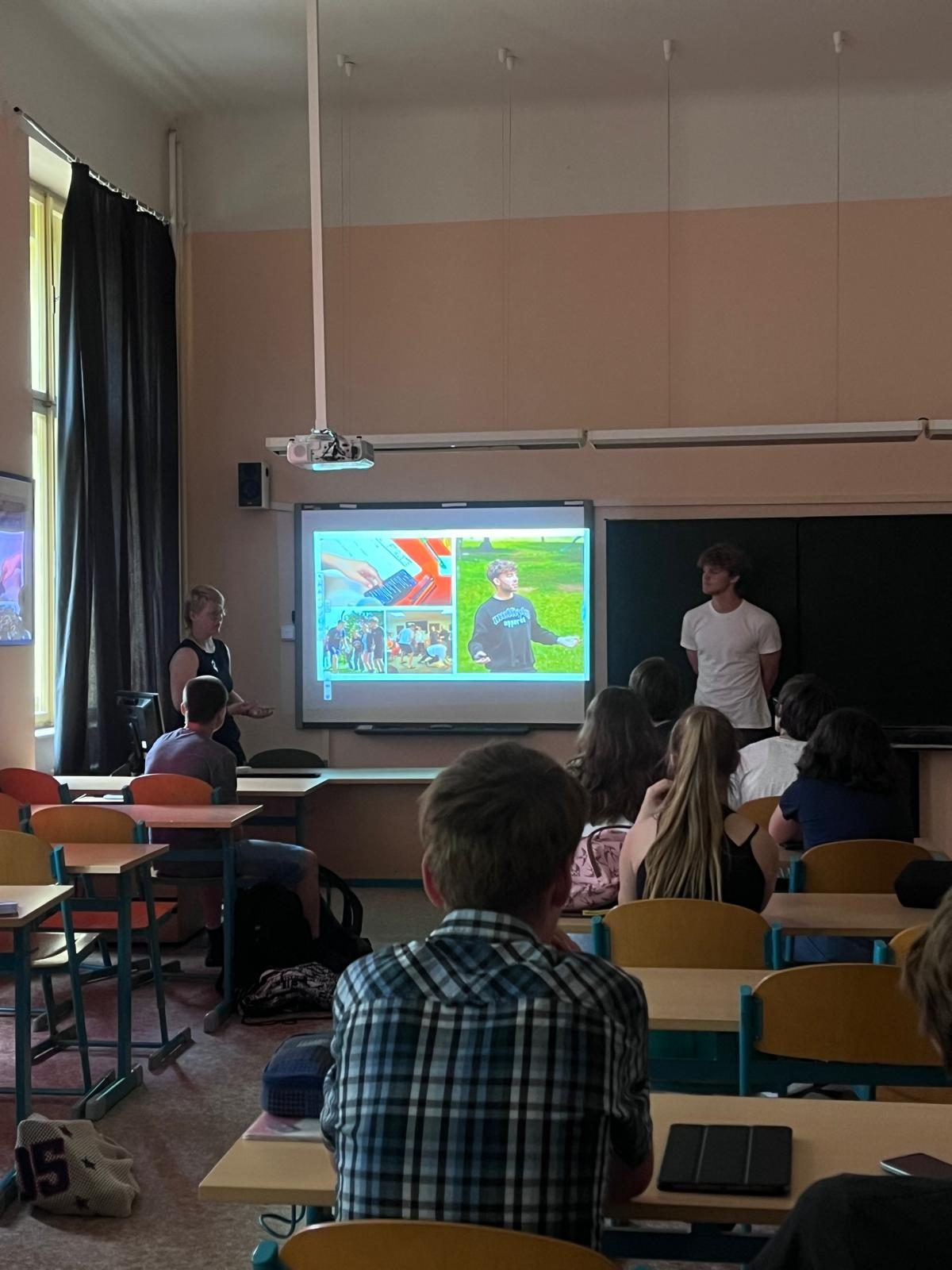 FFF CZ Gymnazium Kladno 2.4