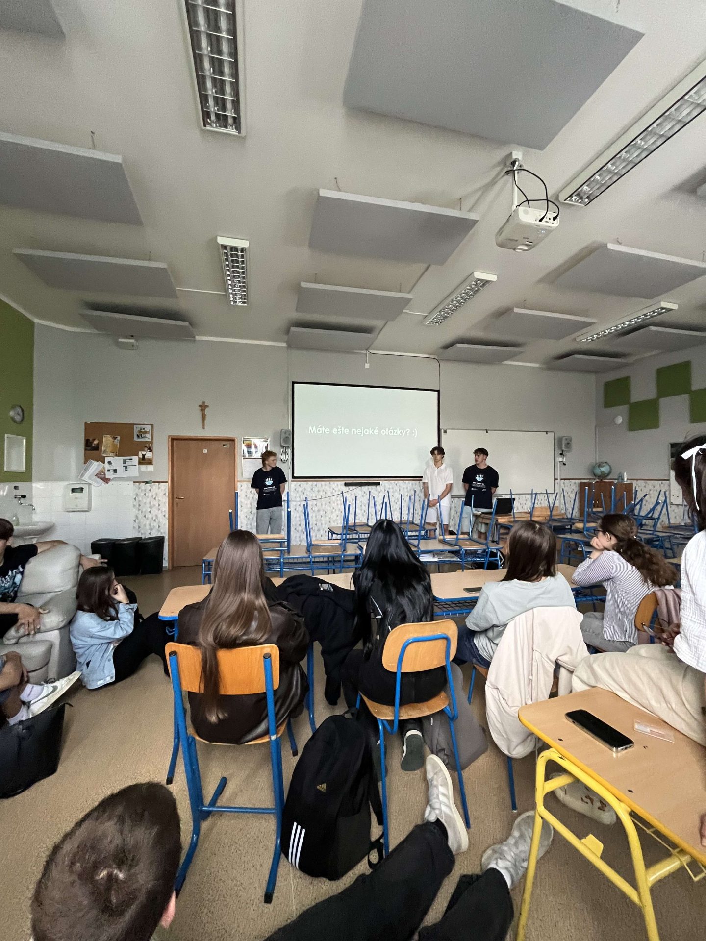 CH SK Gymnazium Kralovnej Pokoja