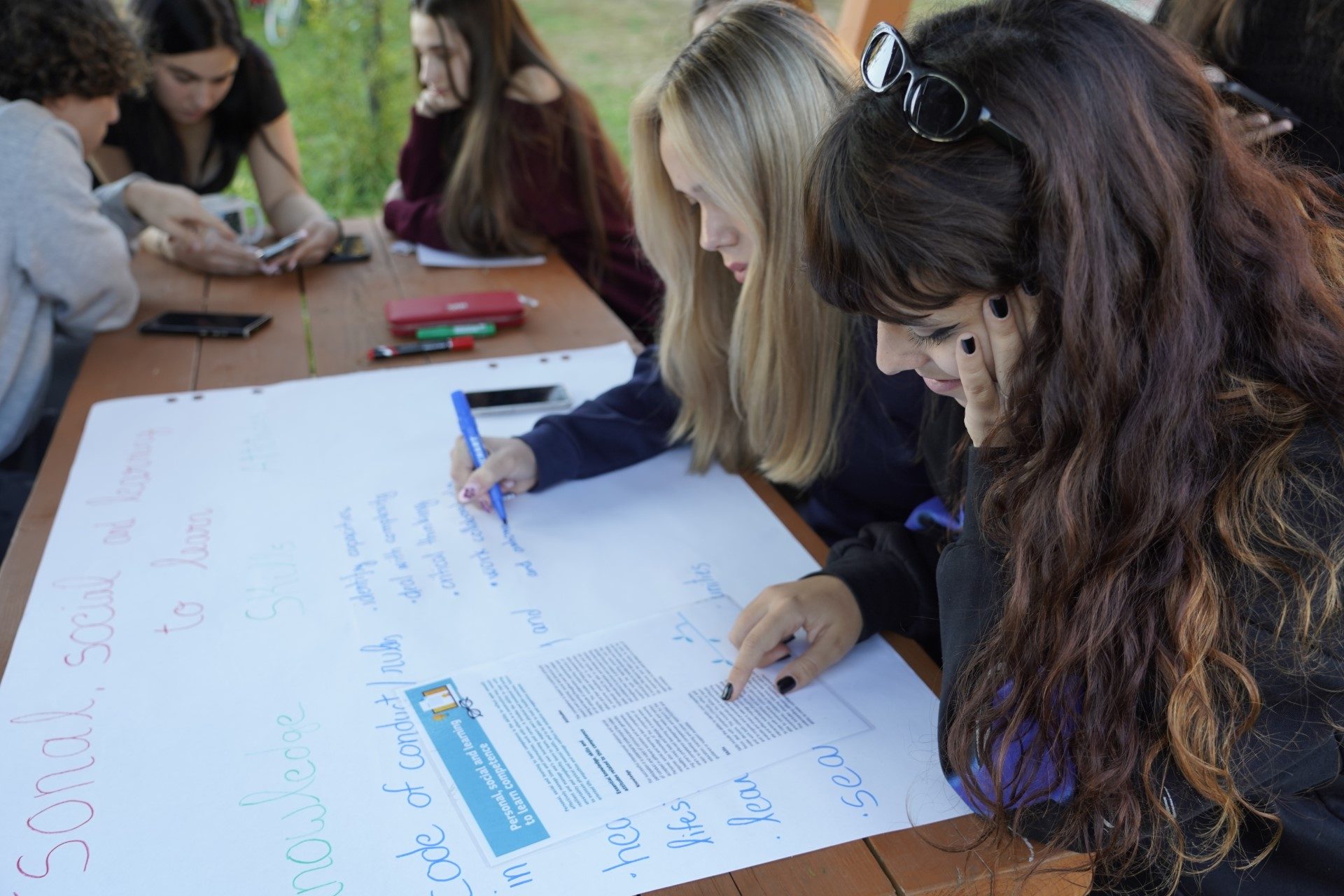 Blooming Connections ACC2453