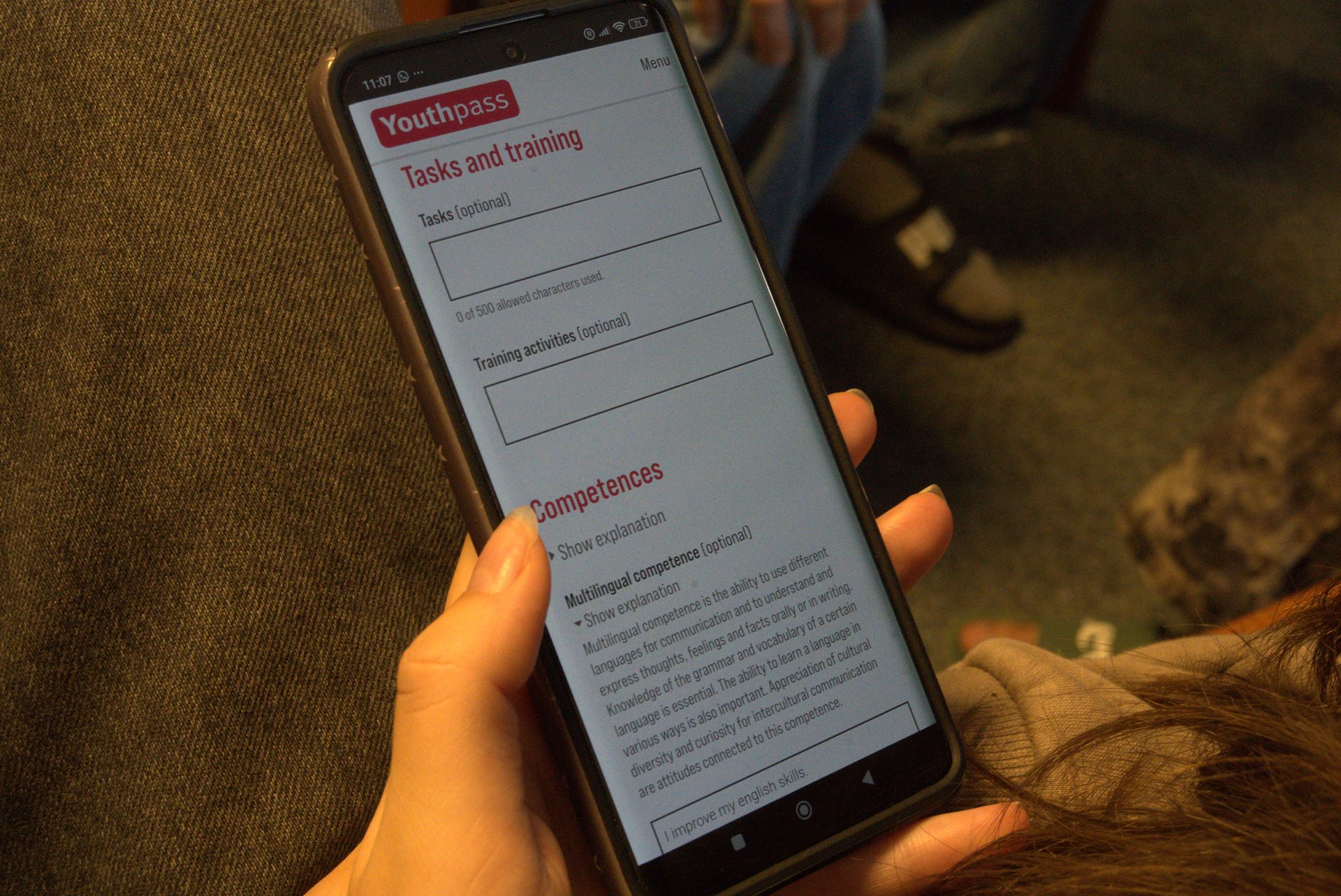 A participant filling in their Youthpass on their phone
