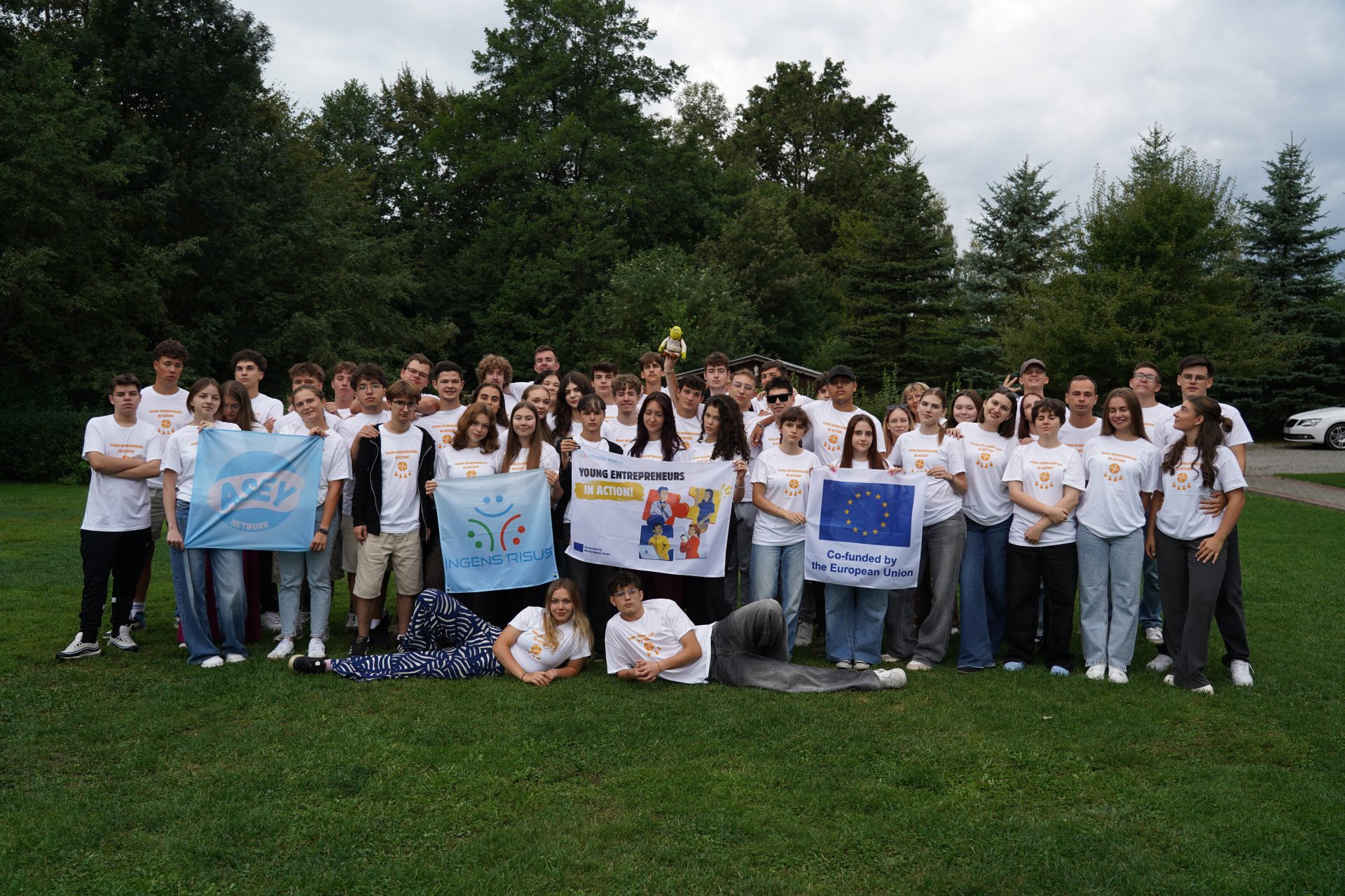 25EX IR A3 Young Entrepreneursin Action