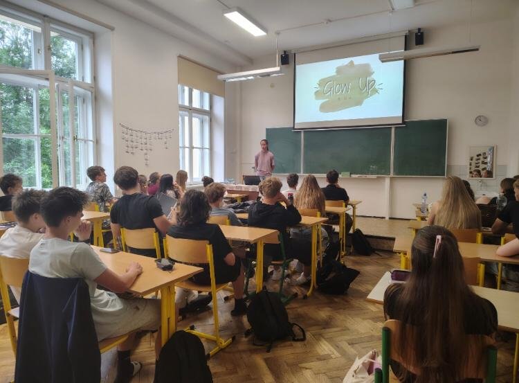 Glow Up - Gymnázium a Obchodní akademie Bučovice - DEOR