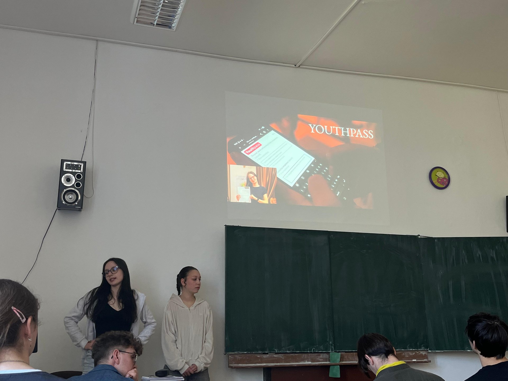 Glow Up - Jiráskovo gymnázium - DEOR