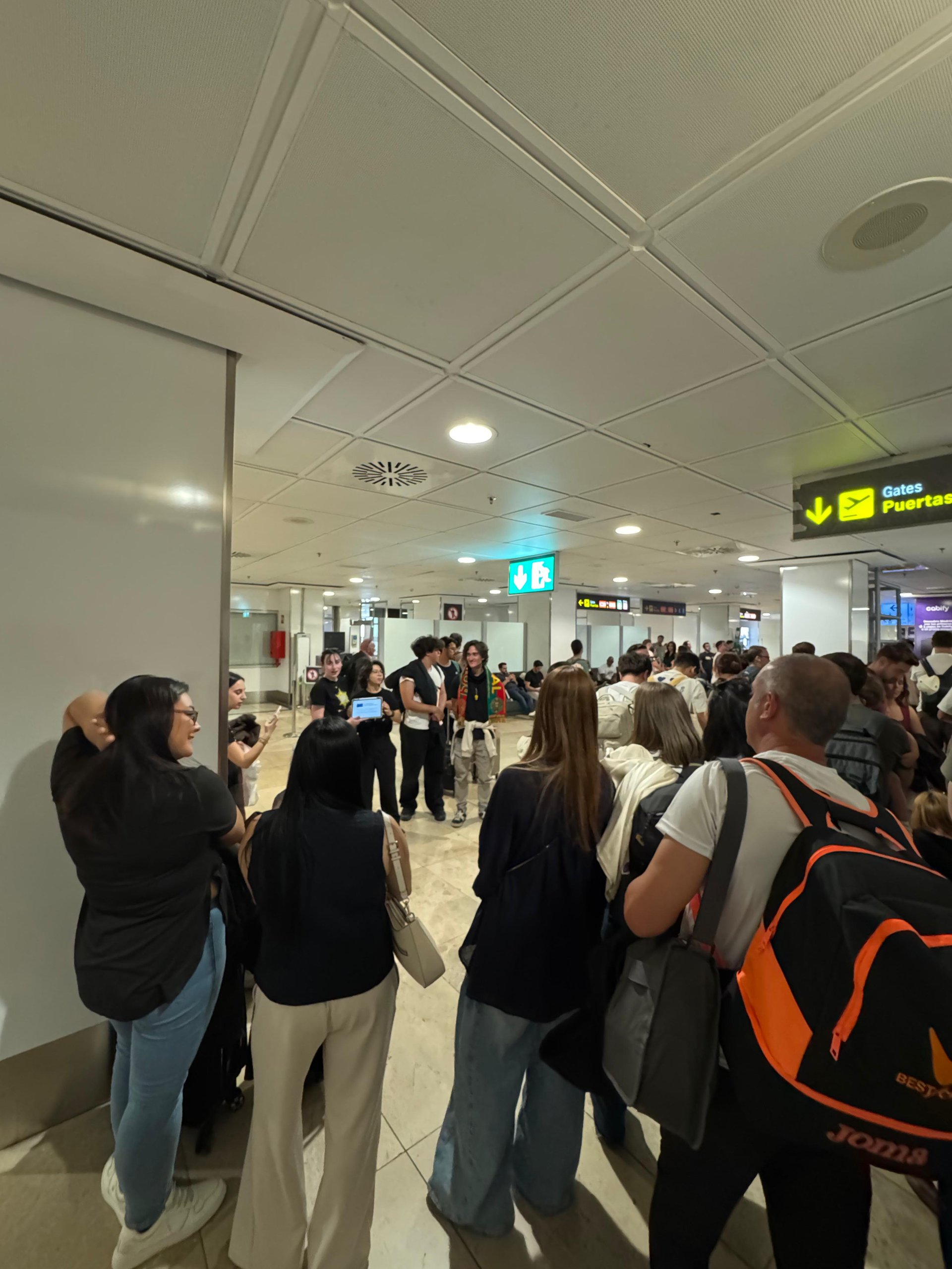 Glow Up - Madrid Barajas Airport - DEOR