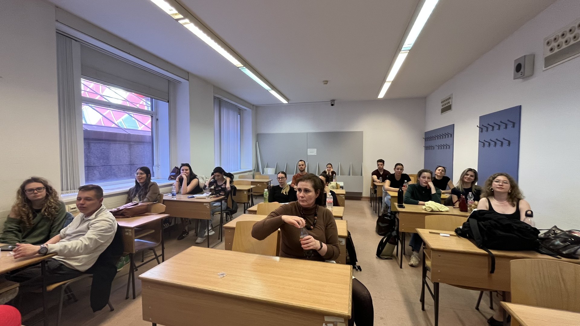 Glow Up - Eötvös Loránd University - DEOR