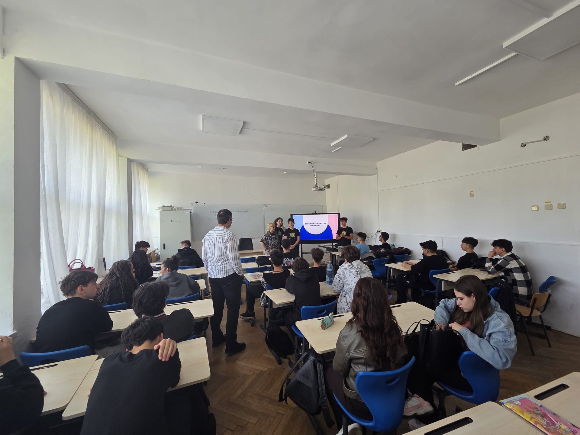 Glow Up - Alexandru Odobescu National College - DEOR